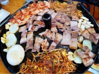 삼겹살, 솥뚜껑삼겹살, 김치, 양파, 콩나물, 사진,이미지,일러스트,캘리그라피 - Nduqrlssa2작가 크라우드픽 - 저작권 걱정 없는 상업용 이미지