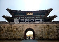 수원화성, 장안문, 건물, 옛건물, 역사적건물, 사진,이미지,일러스트,캘리그라피 - 모구로드작가 크라우드픽 - 저작권 걱정 없는 상업용 이미지