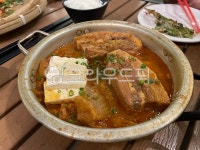 김치찜, 두부김치찜, 김치찌개, 두부, 양은냄비, 사진,이미지,일러스트,캘리그라피 - 썬이파작가 크라우드픽 - 저작권 걱정 없는 상업용 이미지