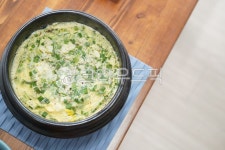 계란찜, 계란, 음식, 뚝배기, 반찬, 사진,이미지,일러스트,캘리그라피 - pb이로작가 크라우드픽 - 저작권 걱정 없는 상업용 이미지