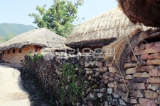 골목, 초가, 초가집, 시골, 옛날, 사진,이미지,일러스트,캘리그라피 - Ngaettano작가 크라우드픽 - 저작권 걱정 없는 상업용 이미지