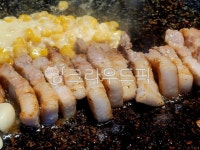 삼겹살, 구이, 돼지고기, 목살, 한판, 사진,이미지,일러스트,캘리그라피 - 위대한축제작가 크라우드픽 - 저작권 걱정 없는 상업용 이미지