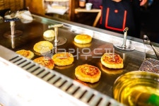 호떡, 포장마차, 간식, 한국간식, 한국음식, 사진,이미지,일러스트,캘리그라피 - 모제이(MOJ)작가 크라우드픽 - 저작권 걱정 없는 상업용 이미지