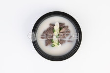 설렁탕, 설농탕, 국물, 요리, 수육, 사진,이미지,일러스트,캘리그라피 - 메라키스튜디오작가 크라우드픽 - 저작권 걱정 없는 상업용 이미지