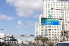 신호등, 하늘, 창문, 부동산, 가로등, 사진,이미지,일러스트,캘리그라피 - 원프로작가 크라우드픽 - 저작권 걱정 없는 상업용 이미지
