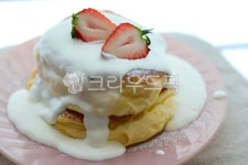 수플레팬케이크, 팬케이크, 수플레, 카페, 딸기, 사진,이미지,일러스트,캘리그라피 - 라임양작가 크라우드픽 - 저작권 걱정 없는 상업용 이미지