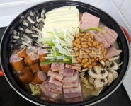 부대찌개, 소세지, 햄, 두부, 버섯, 사진,이미지,일러스트,캘리그라피 - 꿀복파파작가 크라우드픽 - 저작권 걱정 없는 상업용 이미지