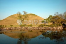 경주, 경주대릉원, 대릉원, 가을, 왕릉, 사진,이미지,일러스트,캘리그라피 - 마다가스카르작가 크라우드픽 - 저작권 걱정 없는 상업용 이미지