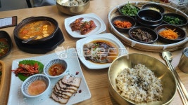 보리밥, 수육, 한식, 간장게장, 양념게장, 사진,이미지,일러스트,캘리그라피 - abgeliris작가 크라우드픽 - 저작권 걱정 없는 상업용 이미지