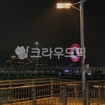 한강, 야경, 가로등, 불빛, 산책, 사진,이미지,일러스트,캘리그라피 - 기멩찌작가 크라우드픽 - 저작권 걱정 없는 상업용 이미지