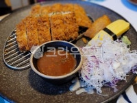 돈까스, 음식, 푸드, 샐러드, 튀김, 사진,이미지,일러스트,캘리그라피 - 정화영c작가 크라우드픽 - 저작권 걱정 없는 상업용 이미지