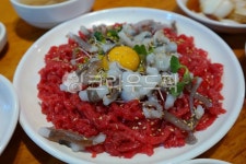 육회, 육회탕탕이, 산낙지, 낙지, 소고기, 사진,이미지,일러스트,캘리그라피 - 횽횽작가 크라우드픽 - 저작권 걱정 없는 상업용 이미지
