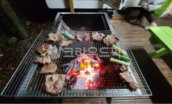 캠핑숯불, 돼지목살, 캠핑고기구이, 카라반, 야외바베큐, 사진,이미지,일러스트,캘리그라피 - Nartlifekjk작가 크라우드픽 - 저작권 걱정 없는... 