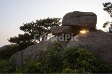 용봉산, 바위, 햇빛, 풍경, 나무, 사진,이미지,일러스트,캘리그라피 - 은하수작가 크라우드픽 - 저작권 걱정 없는 상업용 이미지