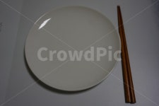접시, 그릇, 빈접시, 젓가락, 나무젓가락, 사진,이미지,일러스트,캘리그라피 - stateplain작가 크라우드픽 - 저작권 걱정 없는 상업용 이미지