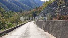 road, 도로, 산, 시멘트길, 담, 사진,이미지,일러스트,캘리그라피 - 아마추어작가 크라우드픽 - 저작권 걱정 없는 상업용 이미지