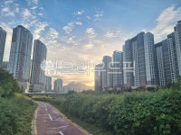 building, 아파트, 동틀녘, 산책길, 새벽산책로, 사진,이미지,일러스트,캘리그라피 - 박가부자작가 크라우드픽 - 저작권 걱정 없는 상업용 이미지