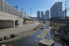 천안천, 하천, 지하도, 건물, 도심, 사진,이미지,일러스트,캘리그라피 - Deep bLUE작가 크라우드픽 - 저작권 걱정 없는 상업용 이미지