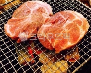 목살, 스테이크, 숯불구이, 숯불돼지고기, 숯불, 사진,이미지,일러스트,캘리그라피 - 먹방작가 크라우드픽 - 저작권 걱정 없는 상업용 이미지