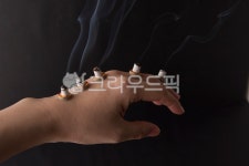 뜸, 손, 건강, 한의원, 연기, 사진,이미지,일러스트,캘리그라피 - BingBing작가 크라우드픽 - 저작권 걱정 없는 상업용 이미지