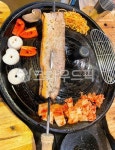 솥뚜껑삼겹살구이, 통삼겹살구이, 솥뚜껑구이, 삼겹살, 통삼겹살꼬치구이, 사진,이미지,일러스트,캘리그라피 - 먹방작가 크라우드픽 - 저작권 걱정... 