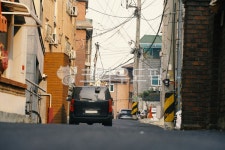 야외, 동네, 골목, 마을, 길거리, 사진,이미지,일러스트,캘리그라피 - nearnights작가 크라우드픽 - 저작권 걱정 없는 상업용 이미지