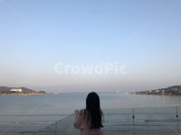 카페, 여자, 바다, 여행, 분위기, 사진,이미지,일러스트,캘리그라피 - 국민으넹작가 크라우드픽 - 저작권 걱정 없는 상업용 이미지