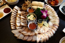 문어, 보쌈, 회, 홍어, 홍어삼합, 사진,이미지,일러스트,캘리그라피 - peoplelee작가 크라우드픽 - 저작권 걱정 없는 상업용 이미지