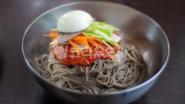 국수, 막국수, 메밀, 비빔막국수, 비빔, 사진,이미지,일러스트,캘리그라피 - 꼬신작가 크라우드픽 - 저작권 걱정 없는 상업용 이미지