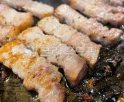 삼겹살, 솥뚜껑삼겹살, 돼지고기, 돼지, 고기, 사진,이미지,일러스트,캘리그라피 - 먹방작가 크라우드픽 - 저작권 걱정 없는 상업용 이미지