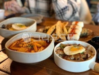 음식, 분식, 떡볶이, 짜파구리, 짜파게티, 사진,이미지,일러스트,캘리그라피 - 부자펭귄작가 크라우드픽 - 저작권 걱정 없는 상업용 이미지