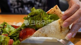 food, 음식, plate, 그릇, pizza, 사진,이미지,일러스트,캘리그라피 - 부에노작가 크라우드픽 - 저작권 걱정 없는 상업용 이미지
