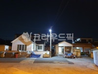 집, 주택, 가로등, 가로등불빛, 마을, 사진,이미지,일러스트,캘리그라피 - 나르셔작가 크라우드픽 - 저작권 걱정 없는 상업용 이미지