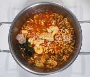 순두부짬뽕라면, 짬뽕라면, 라면, 순두부라면, 해장라면, 사진,이미지,일러스트,캘리그라피 - 먹방작가 크라우드픽 - 저작권 걱정 없는 상업용 이미지