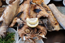 생선구이, 밥상, 식탁, 갈치구이, 옥돔구이, 사진,이미지,일러스트,캘리그라피 - 연산작가 크라우드픽 - 저작권 걱정 없는 상업용 이미지