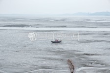 배, 갯벌, 바다, transportation, 운송, 사진,이미지,일러스트,캘리그라피 - picchoo작가 크라우드픽 - 저작권 걱정 없는 상업용 이미지