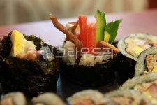 김밥, 김밥꼬다리, 한국음식, 클로즈업, 당근, 사진,이미지,일러스트,캘리그라피 - 슉구리작가 크라우드픽 - 저작권 걱정 없는 상업용 이미지