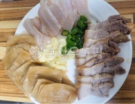 홍어회, 홍어, 수육, 돼지고기, 돼지, 사진,이미지,일러스트,캘리그라피 - 먹방작가 크라우드픽 - 저작권 걱정 없는 상업용 이미지