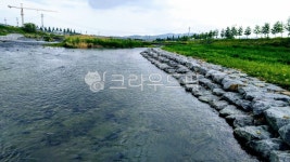 물, walkway, 보도길, 하천, 하천길, 사진,이미지,일러스트,캘리그라피 - HopAway작가 크라우드픽 - 저작권 걱정 없는 상업용 이미지