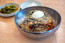 막국수, 들깨막국수, 국수, 메밀국수, 메밀면, 사진,이미지,일러스트,캘리그라피 - 삶은아름답다작가 크라우드픽 - 저작권 걱정 없는 상업용 이미지