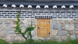 기와, 돌담, 벽돌, 한옥, 풍경, 사진,이미지,일러스트,캘리그라피 - skywoods74작가 크라우드픽 - 저작권 걱정 없는 상업용 이미지