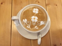 라떼, coffeecup, 커피컵, 마실것, 카라멜마끼야또, 사진,이미지,일러스트,캘리그라피 - 디자인을 채우다작가 크라우드픽 - 저작권 걱정 없는... 