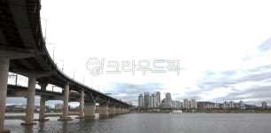 오투스페이스강변점 | 하늘, 강, 다리, 카피스페이스, 강변풍경, 사진,이미지,일러스트,캘리그라피 - oyabun작가 크라우드픽 - 저작권 걱정 없는 상업용 이미지
