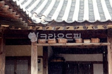 한옥, 고택, 비, 대청마루, 시골집, 사진,이미지,일러스트,캘리그라피 - Ngaettano작가 크라우드픽 - 저작권 걱정 없는 상업용 이미지