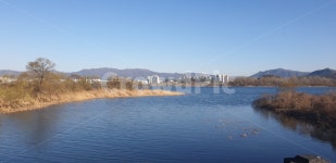 춘천, 강변, 호수, 풍경, 자연, 사진,이미지,일러스트,캘리그라피 - pigsong작가 크라우드픽 - 저작권 걱정 없는 상업용 이미지