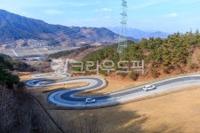 지안재, 구불구불, 꾸불꾸불, 고불고불, 꼬불꼬불, 사진,이미지,일러스트,캘리그라피 - cstrike작가 크라우드픽 - 저작권 걱정 없는 상업용 이미지