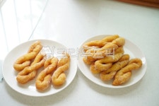 도너츠, 도넛, 빵, 간식, 음식, 사진,이미지,일러스트,캘리그라피 - pb이로작가 크라우드픽 - 저작권 걱정 없는 상업용 이미지