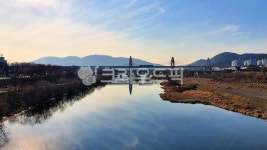 팔달교, 지상철, 도시열차, 3호선, 모노레일, 사진,이미지,일러스트,캘리그라피 - 행복신작가 크라우드픽 - 저작권 걱정 없는 상업용 이미지
