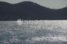 빛, 산, 바다, 표면, 물, 사진,이미지,일러스트,캘리그라피 - Kharntocef작가 크라우드픽 - 저작권 걱정 없는 상업용 이미지