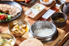 돌솥밥, 솥밥, 냄비밥, 정식, 한정식, 사진,이미지,일러스트,캘리그라피 - 미미스튜디오작가 크라우드픽 - 저작권 걱정 없는 상업용 이미지